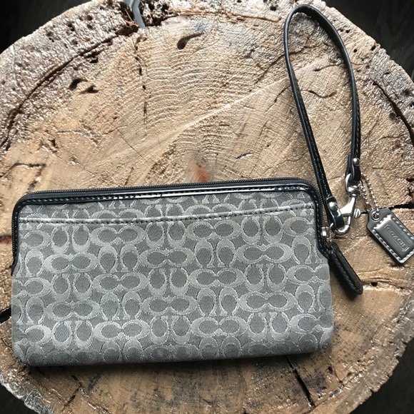 Coach | Wristlet - Picture 2 of 4